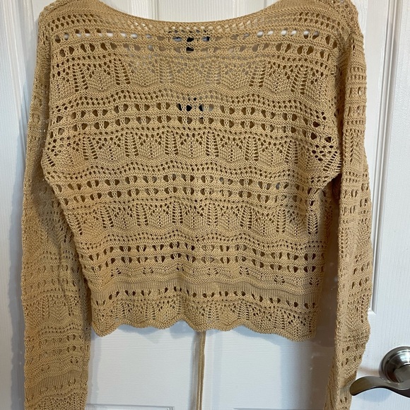 Lulu’s only yours beige crochet top - Picture 2 of 2